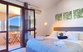 Homey Experience - Navy Sea View Apartments